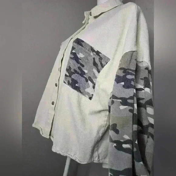 POL Cream and Camo Shacket Size Medium - Picture 5 of 8